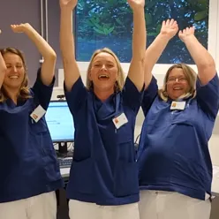 AFT-farmasøyter som tar bølgen med store smil