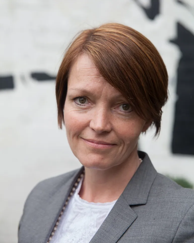 En person med rødt hår