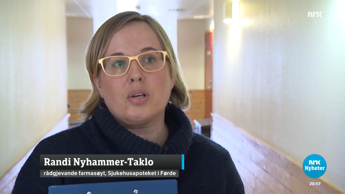 En person som bruker briller