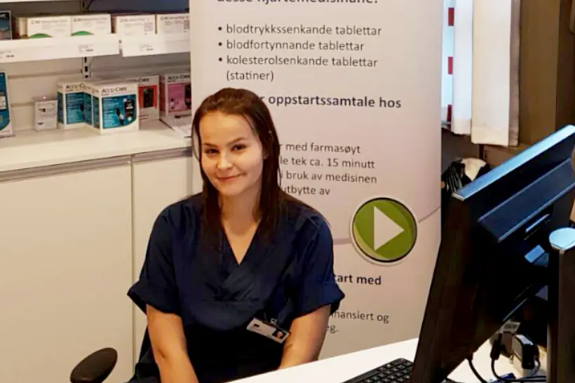 Maja Duric sit klar til å ta imot ein ny pasient til medisinstartsamtale.